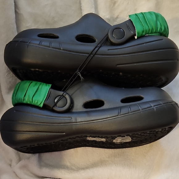 yvo Women's Black & Green Straps Clogs Cushioned Size 6-7 - Picture 3 of 9